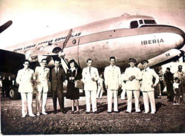Tripulación del vuelo inaugural de Iberia entre Madrid y Buenos Aires, el 22 de septiembre de 1946 